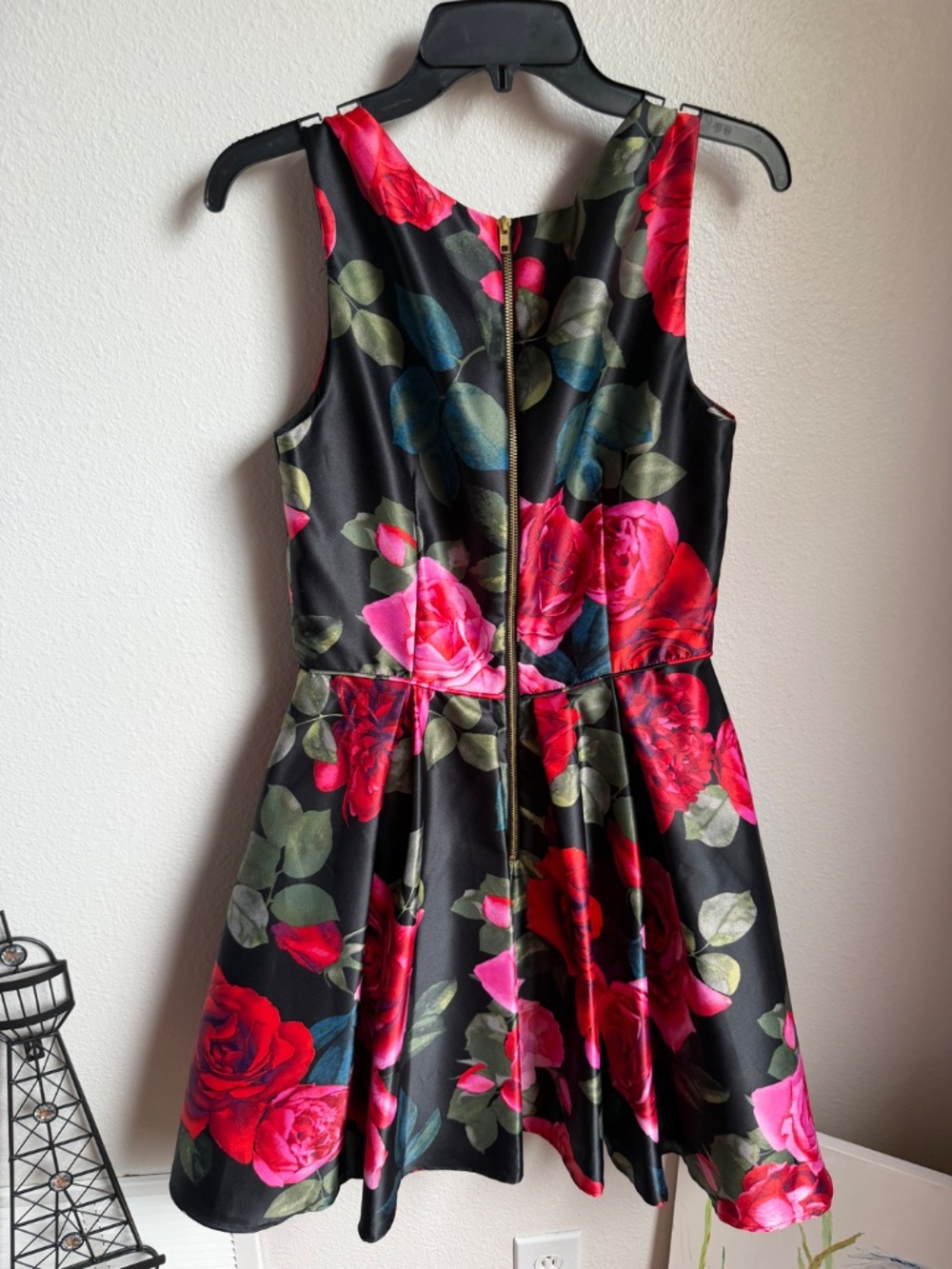 Betsy & Adam Black Red Rose Floral Satin Fit & Flare Cocktail Party Dress Sz 10 - Picture 8 of 9